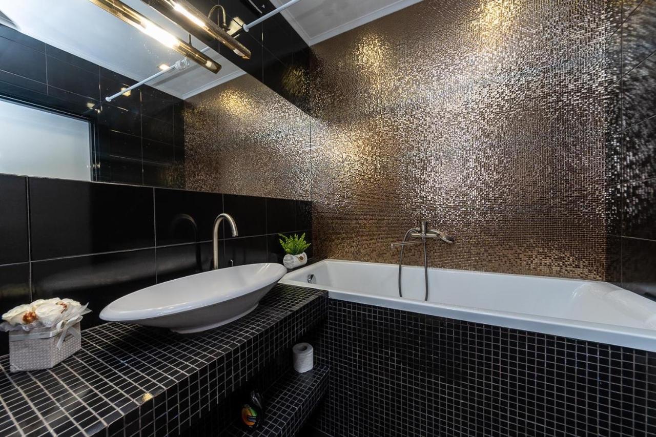 Fashionable Panoramic Apartments Dnieper. Obolon Kiev Esterno foto
